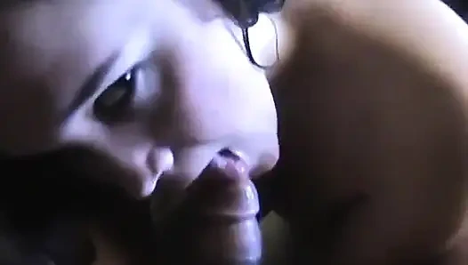 Geiler spatz kriegt groÃŸer don tief in den hals