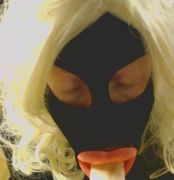 Sissy amater treniranje grla
