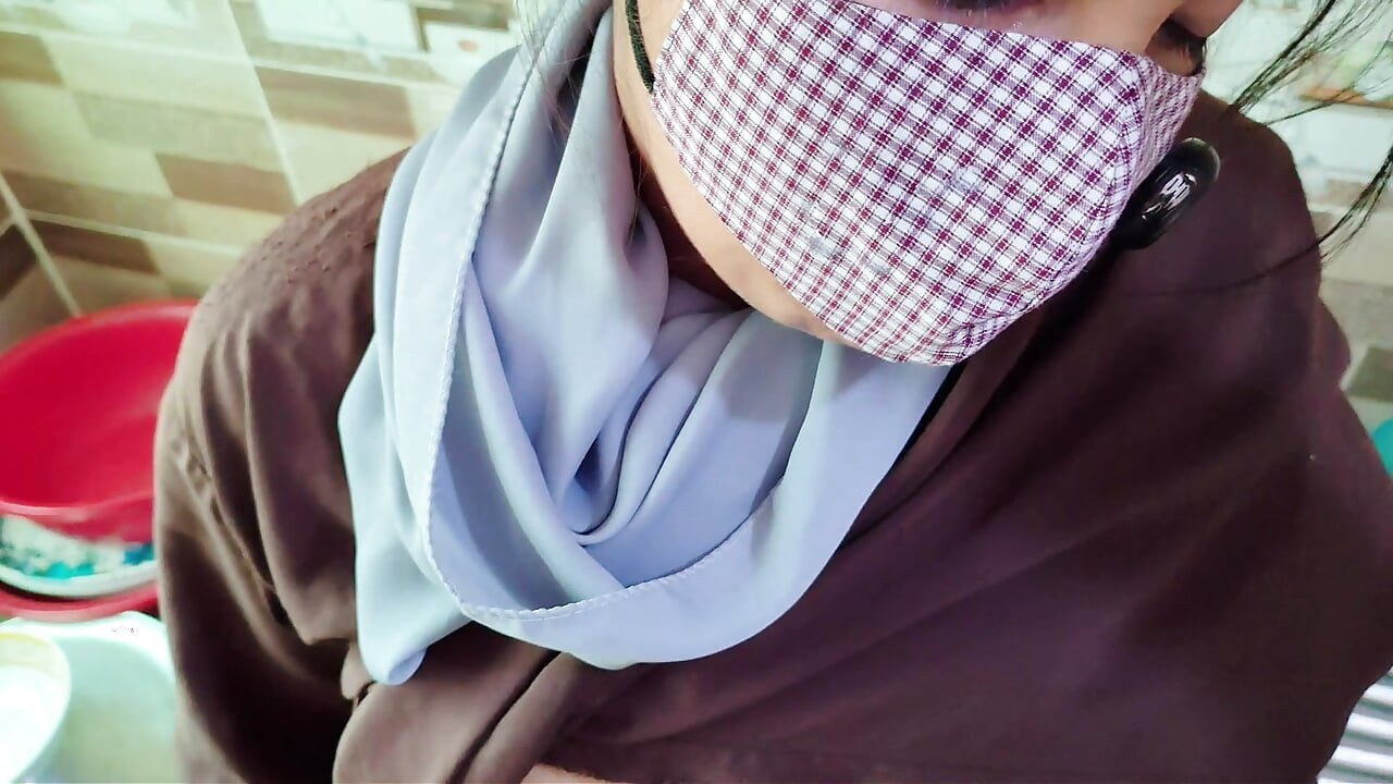 Mẹ kế Ấn Độ đội khăn trùm đầu đụ bởi con trai riêng trong nhà bếp Desi xxx