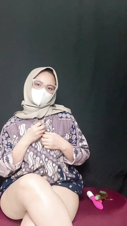 Мой учитель возвращается в школу, мастурбуя сквирт