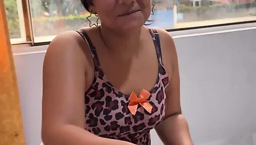 Herkes pencerenin yanından geçerken beni penisime atlatmayı çok seviyor