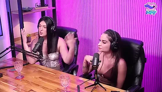 Sevimli iri güzel kadın ve kız arkadaşları fahişelik edepsizce konuşuyor