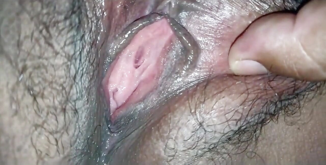 Follando a una gordita milf con las piernas abiertas