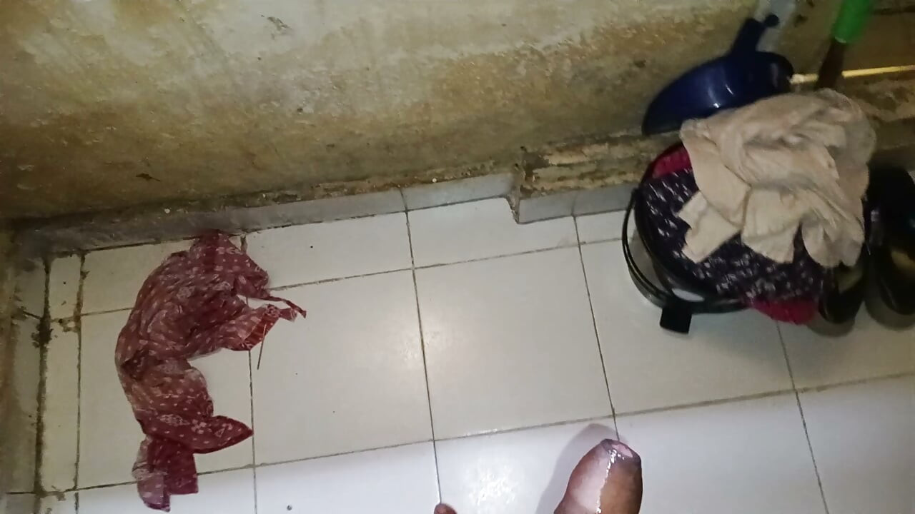 Indiano muçulmano gostoso a masturbar-se e a gozar