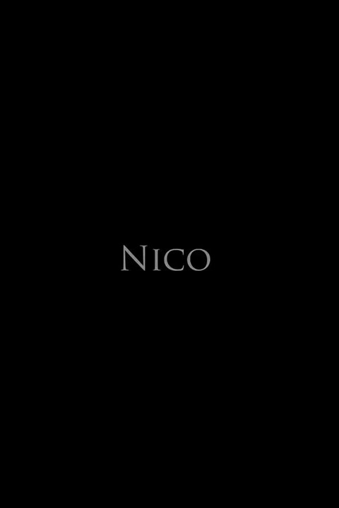 Гламурная сессия топлес с блондинкой Nico с маленькими сиськами
