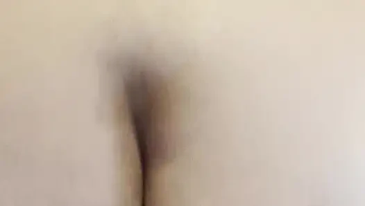 İri güzel kadın büyük siyah dildoya biniyor