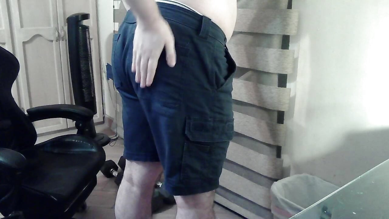 Hot camboy spanks himself during a ticket show