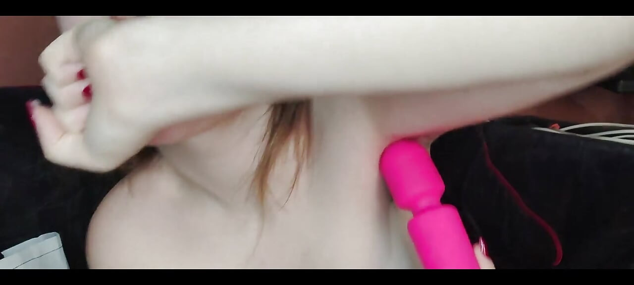 Axilas peludas e suadas são cócegas e lambidas