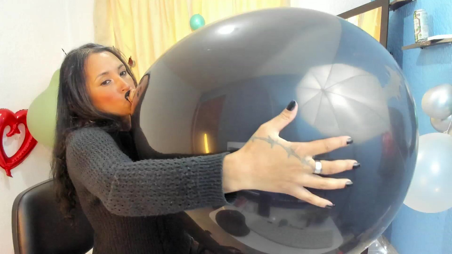 Inflating this big 36 inch balloon, you like XimenaSM