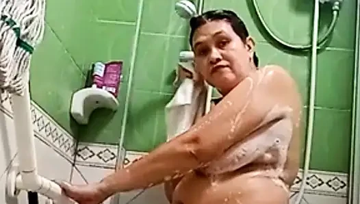 Morning video sex while taking a bath of my wife she loves it so much she orgasm