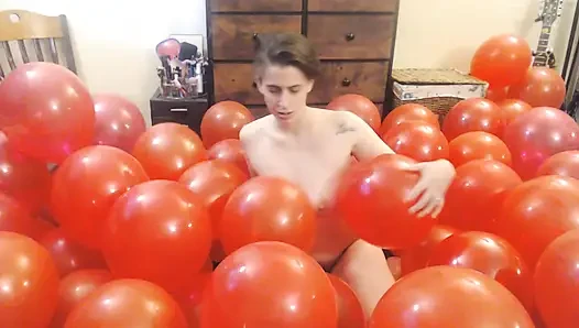 Büyük demet kırmızı balon çıplak