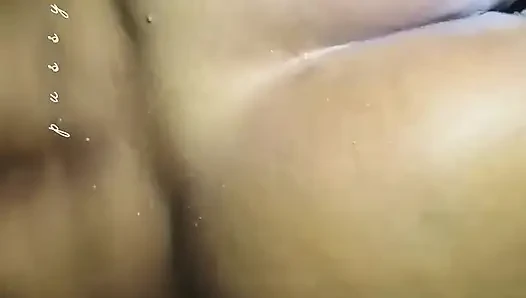 Reifes schätzchen Twerk auf dem monsterschwanz und squirtet
