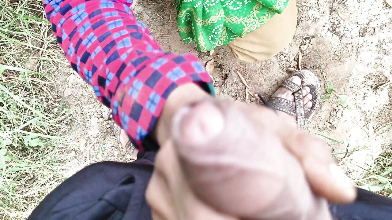 Payal bhabhi en sari jaune a pris la queue dans sa bouche