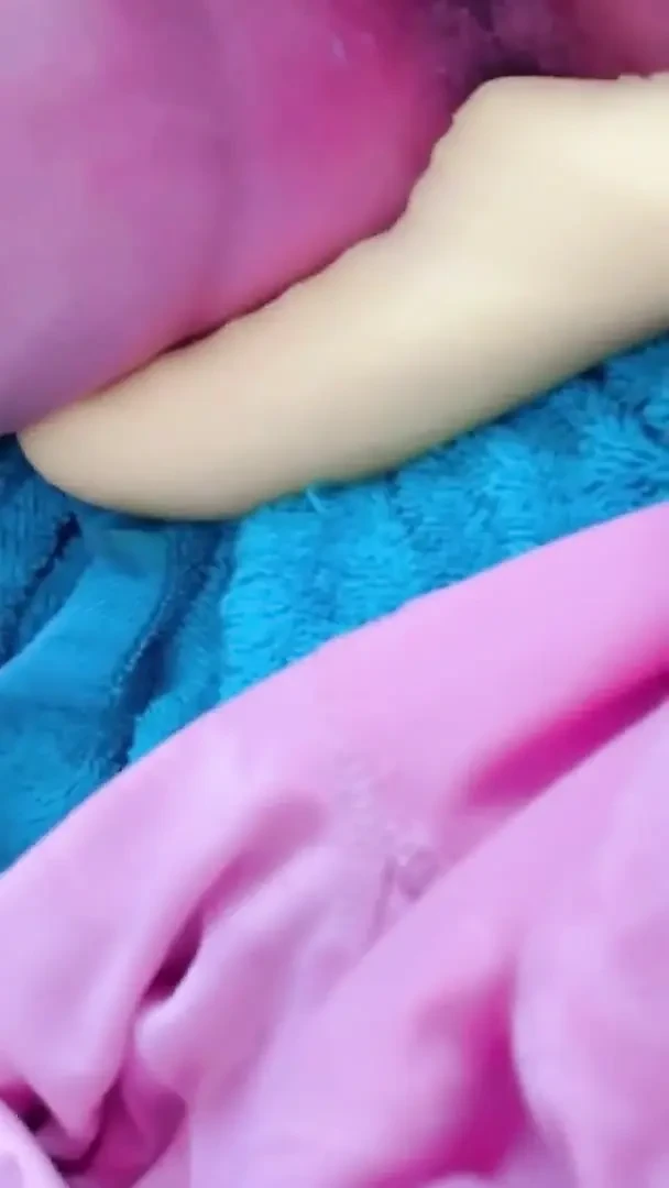 Creamy yoga pants squirt & toying