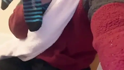 Minik Doğa Memeli Hana Banyoda Duşunu Bitiriyor