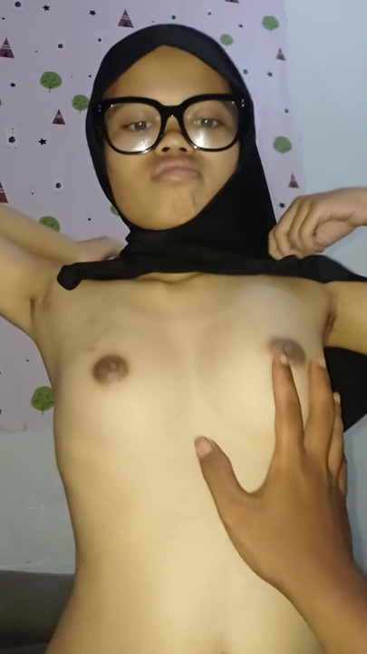 18-year-old hijab girl starts daring to appear in front of the camera | Clip 2