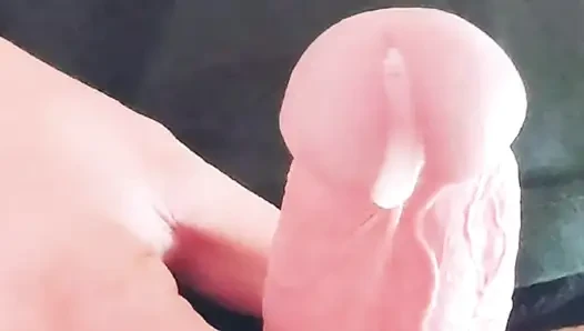 Guy showed bouncing balls and cummed on the desk in the office