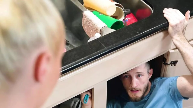 Big Ass MILF Kate Dee Gets Her Inner Pipes Serviced - MYLF & Plumber