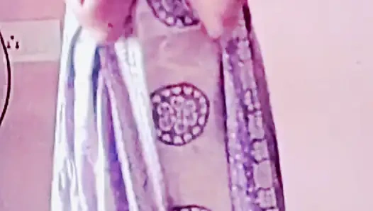 Mantan pacarku dengan toket besar ngirim video ganti baju sama pacarnya