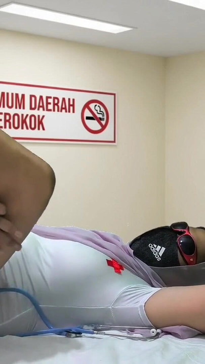 Hot chubby nurse came to a doctor to fucked him. | Clip 1