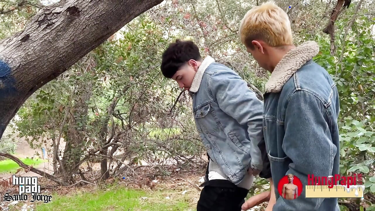 Hung Papi Butt Fucking Tree Huggers Gay Anal Cumshot Deep Breeding!