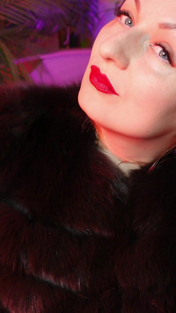 「FUR SOUNDSとホットなLIPSフェチ動画 - ASMRリラックスサウンド」より必見の瞬間