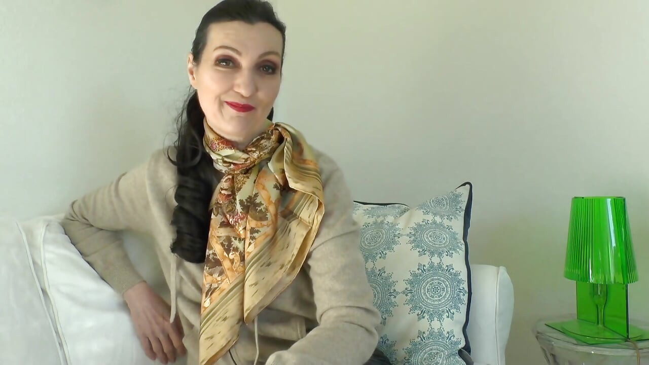 रेशम का दुपट्टा पहनें और मेरे सामने हस्तमैथुन करें, लेडी विक्टोरिया वैलेंटे