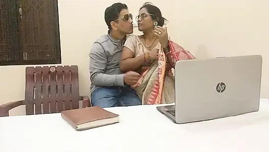 Cute Delhi IT Professor Hot Sex with Student at Home in Saree