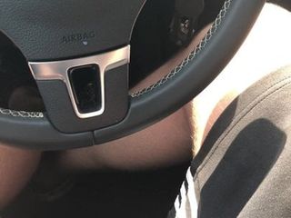 Grosse éjaculation dans la voiture