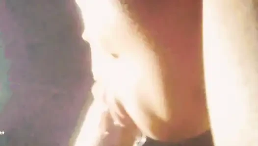 Nyepong kontol dengan sikap