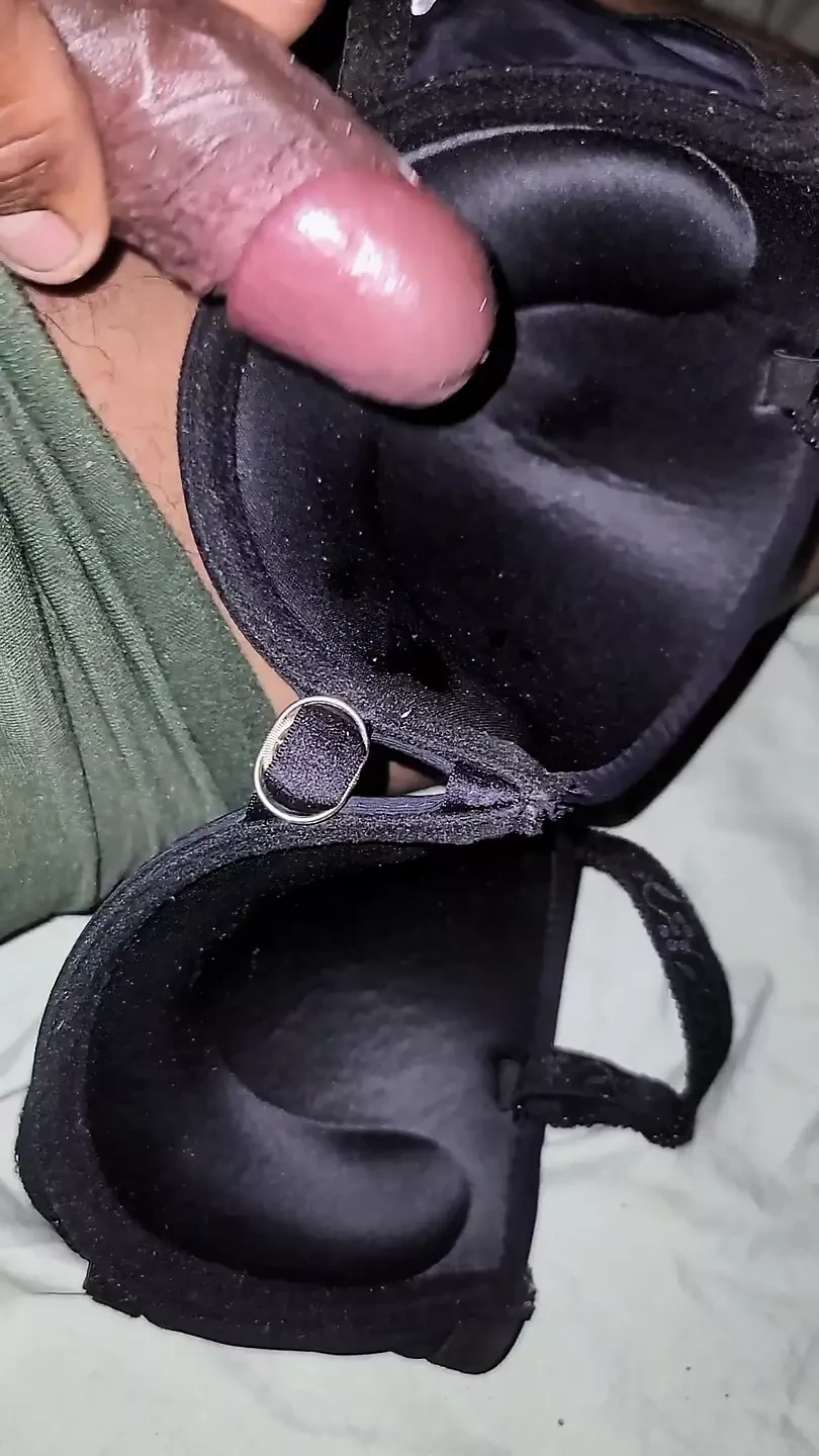 Melancap dalam coli 36b adik saya