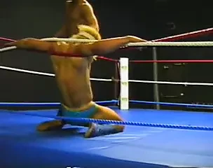 Lucha libre profesional desnuda canadiense 1 - escena 4