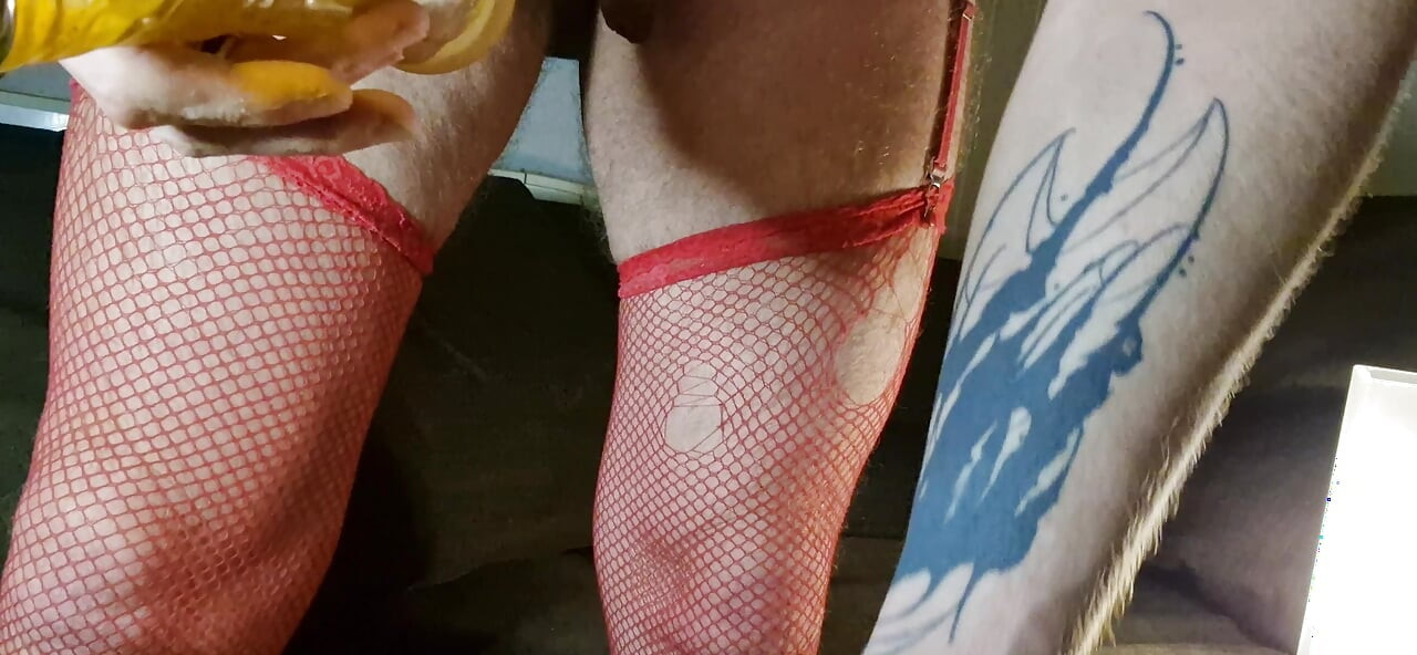 ビクセンの巨大なディルドと金属製のペニスリング付き