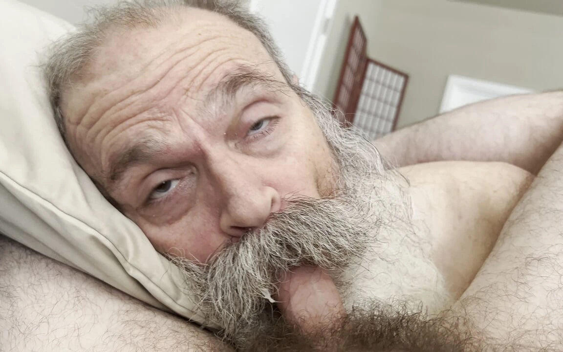 Papà orso infermiere il cazzo, ottiene una ricompensa per sborra