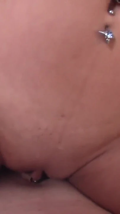 Moment de masturbare de la "FUTE-MĂ - TESTUL CU VIBRATOR PORNO O IA RAZNA ȘI AM FOST FUTUTĂ"