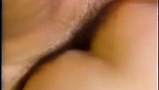 Adam Asyalıların amını yatakta sikerken adam büyük yarak emiyor