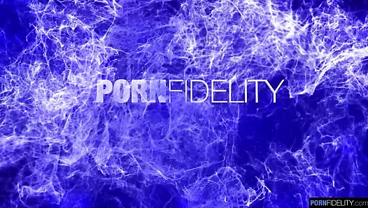 Возбужденная милфа-пума Harlowe Wilde получила кримпай