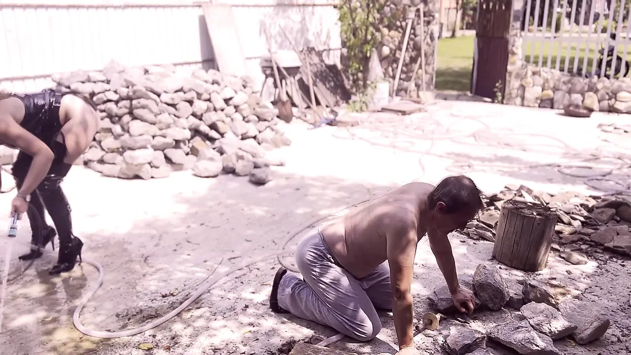 Lao động nô lệ có thật - bà chủ tóc vàng và da đen