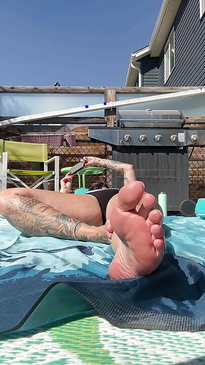 Girl Next Door's Löjligt vackra mjuka rosa skrynkliga sulor - HD