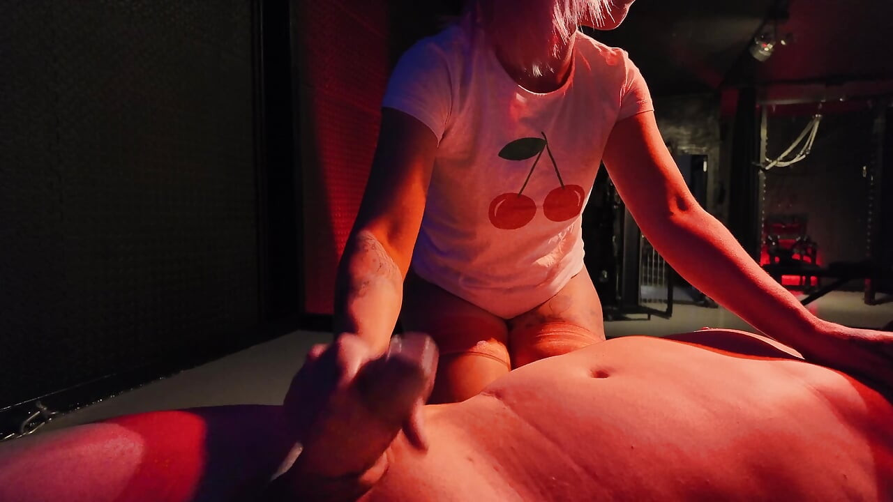 Cherry Menikmati Bermain Dengan Hamba