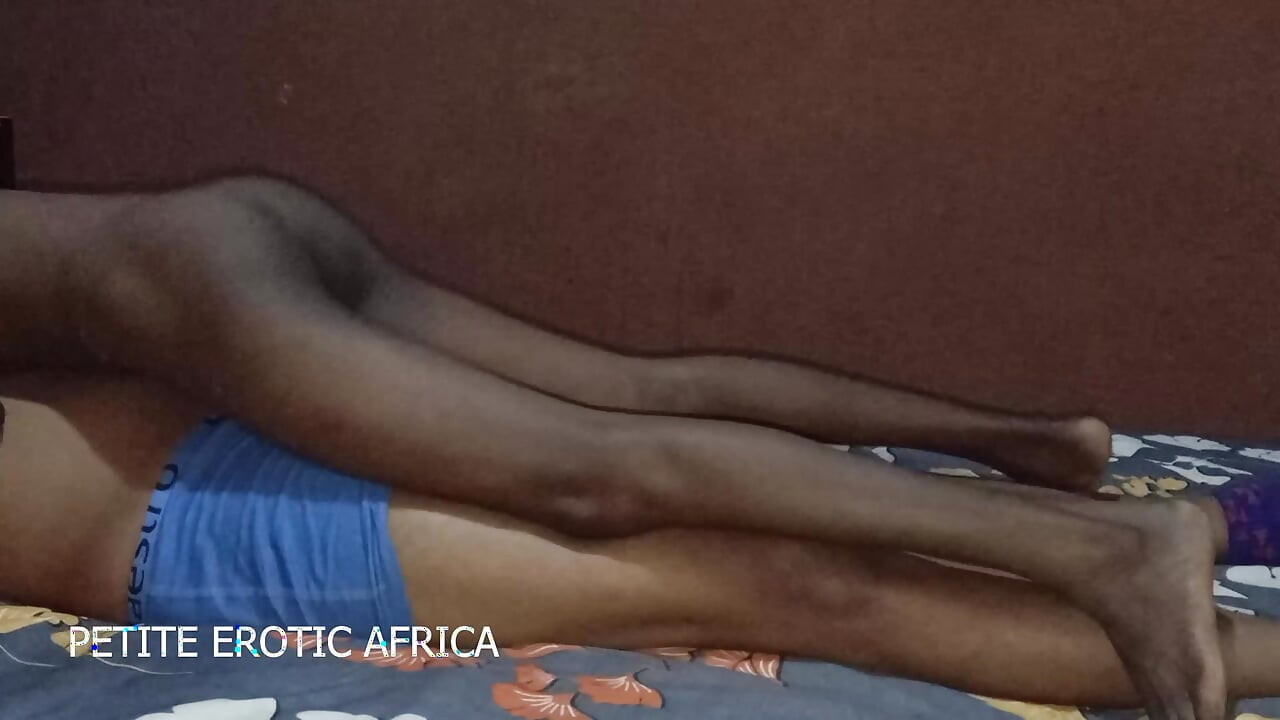 Afrikaanse tiener Amira neuken op ongemakkelijke manieren in een Room.mp4