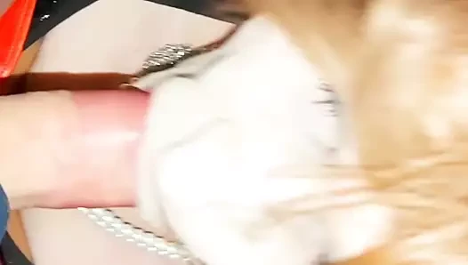 Jenniferhl bedient einen Freier
