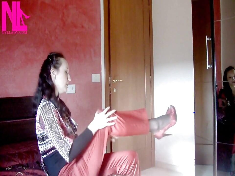 Barefoot Footjob to a Freezing Bottle