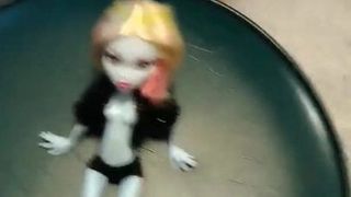 Éjacule sur Abby Monster High