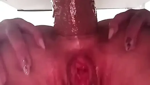 Close-up penetrasi anal besar dengan