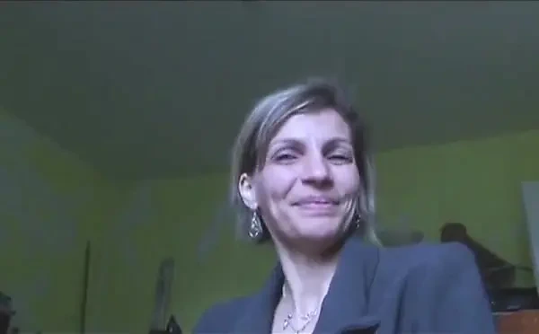 Französisches schätzchen bekam ihren engen arsch von ihrem liebhaber gefickt