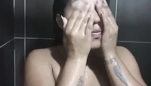 Venezuelalı bir çiftin banyoda viral videosu