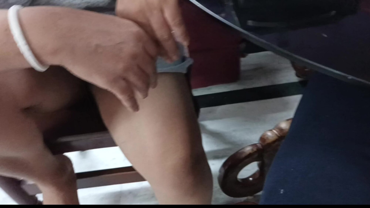 JayaMilfMom flashing her puffy pussy like a slut