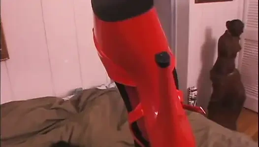 Крошку с пирсингом клитором трахнули в задницу