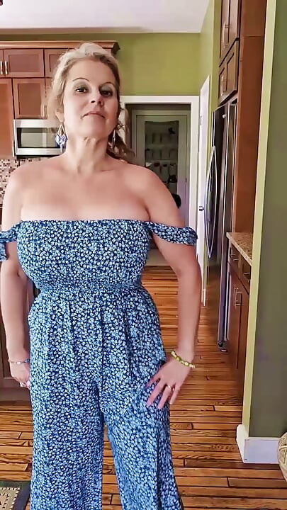 Compilation of Mommy Clips released from her OnlyFan Page